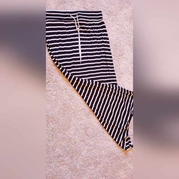 Black and White Striped long skirt - Picture 2 of 2
